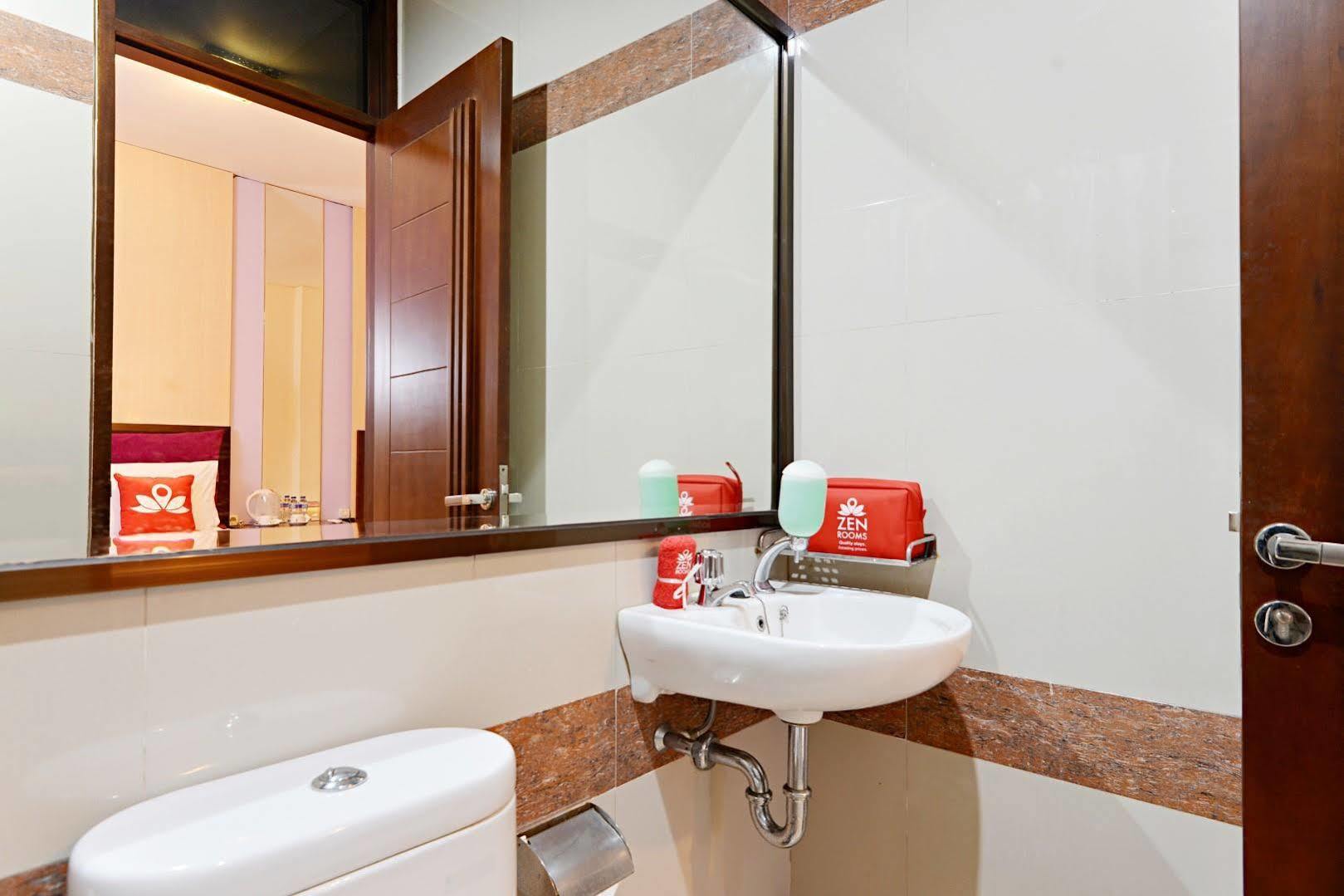 Zen Rooms Riau Natuna Bandung Luaran gambar