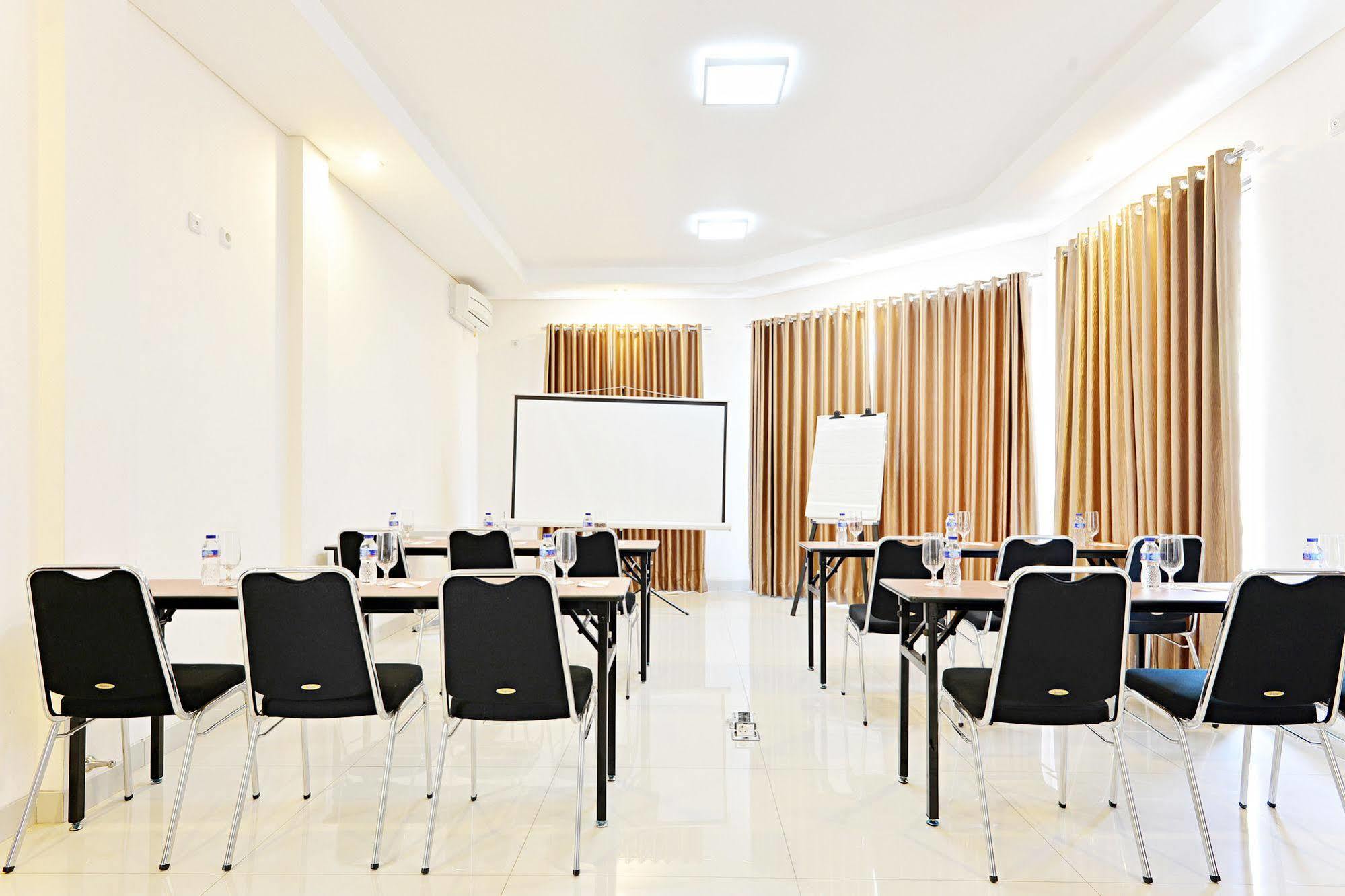 Zen Rooms Riau Natuna Bandung Luaran gambar