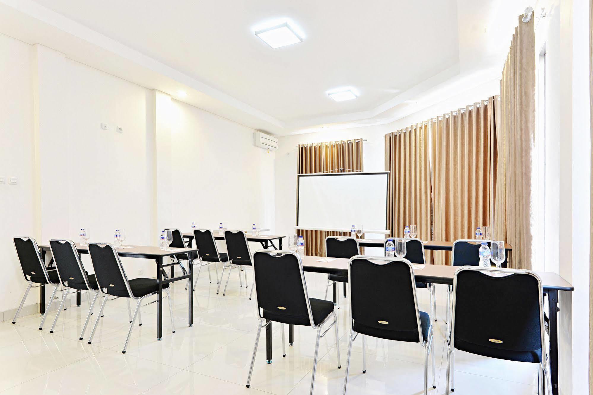 Zen Rooms Riau Natuna Bandung Luaran gambar