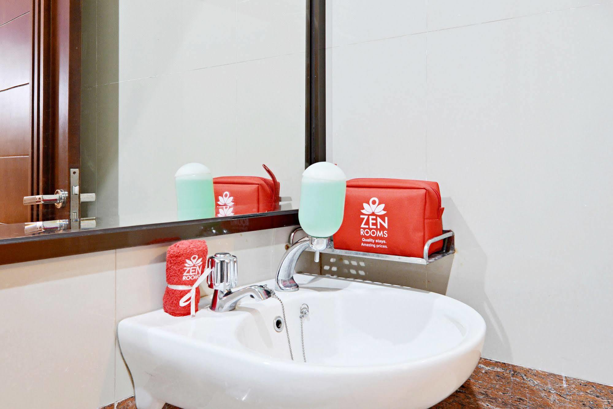Zen Rooms Riau Natuna Bandung Luaran gambar